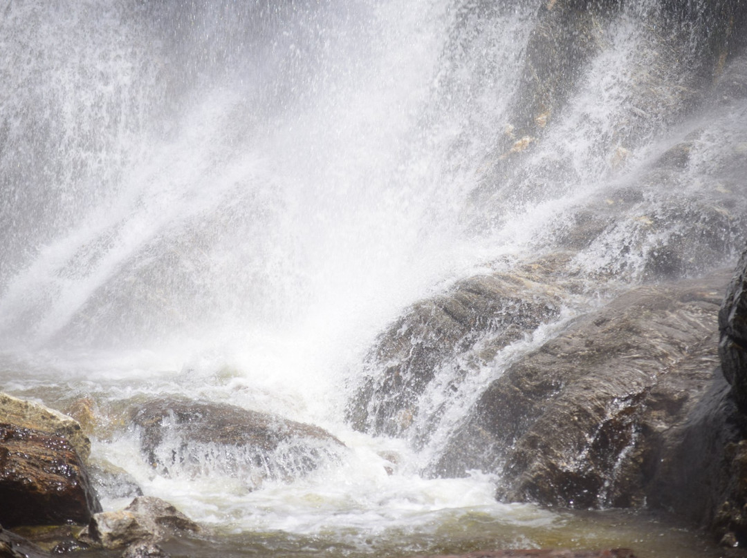 Kyongnosla Waterfall景点图片