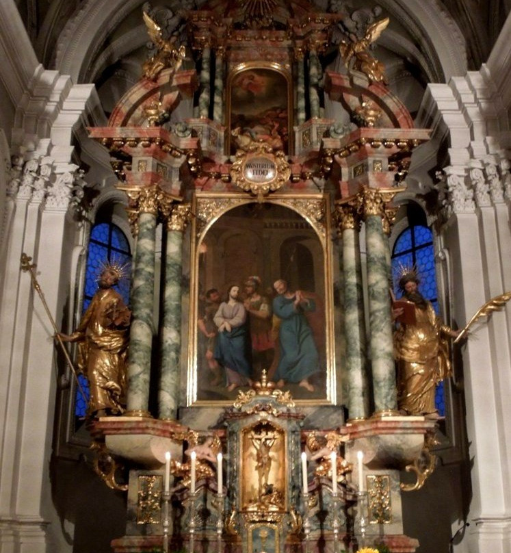 Evangelische Dreieinigkeitskirche-霍伊特必去景点