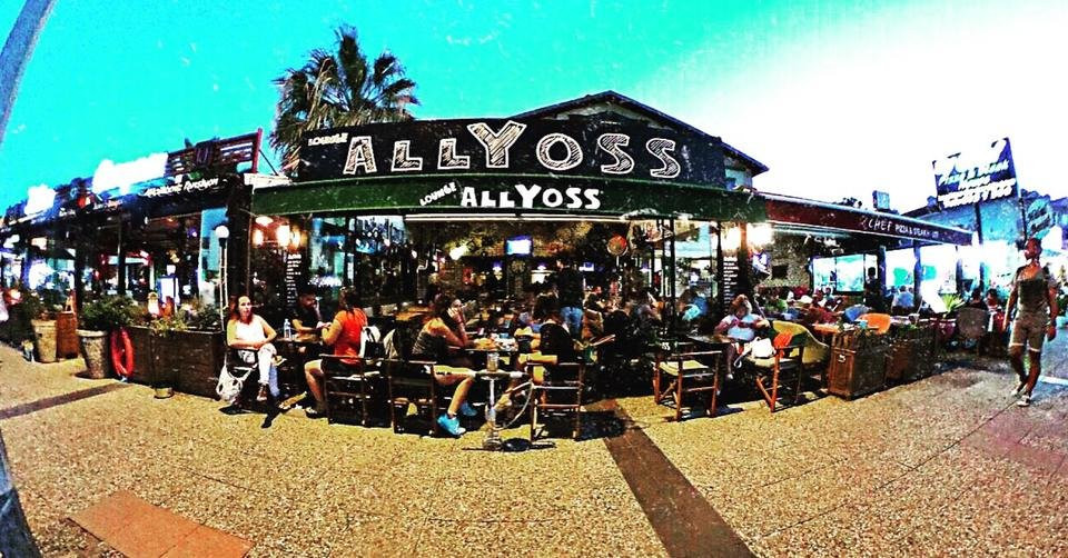 Allyoss Cafe & Bar