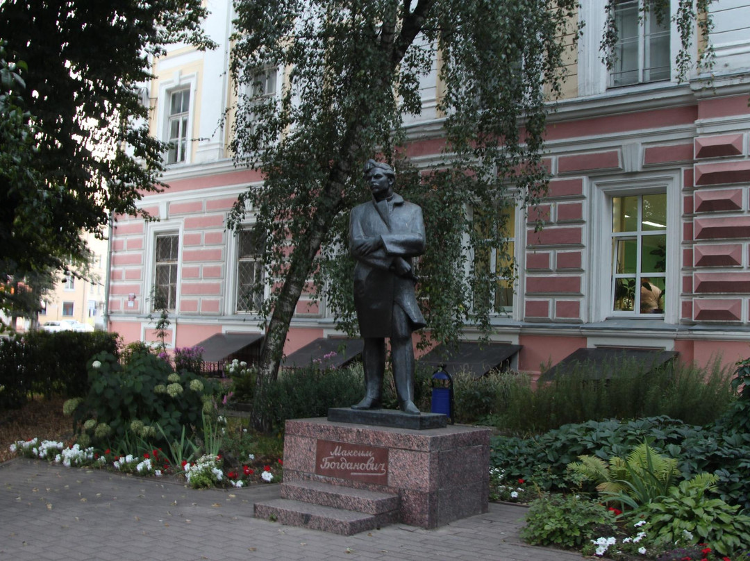 Monument to M. Bogdanovich景点图片