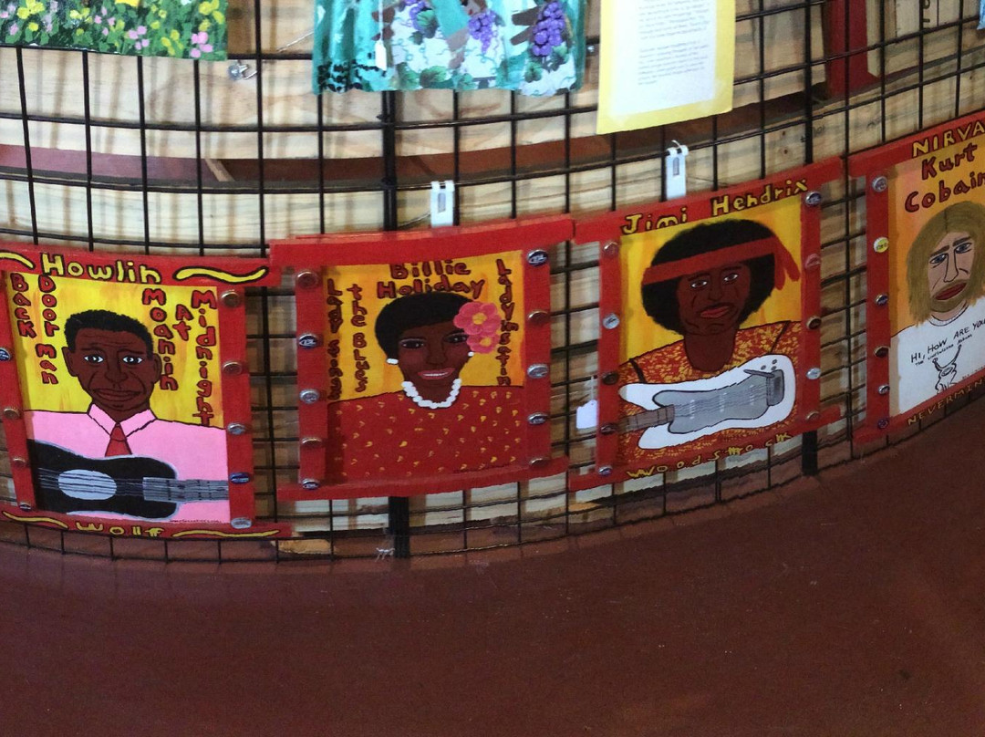 Red Piano Too Gallery-Saint Helena Island必去景点