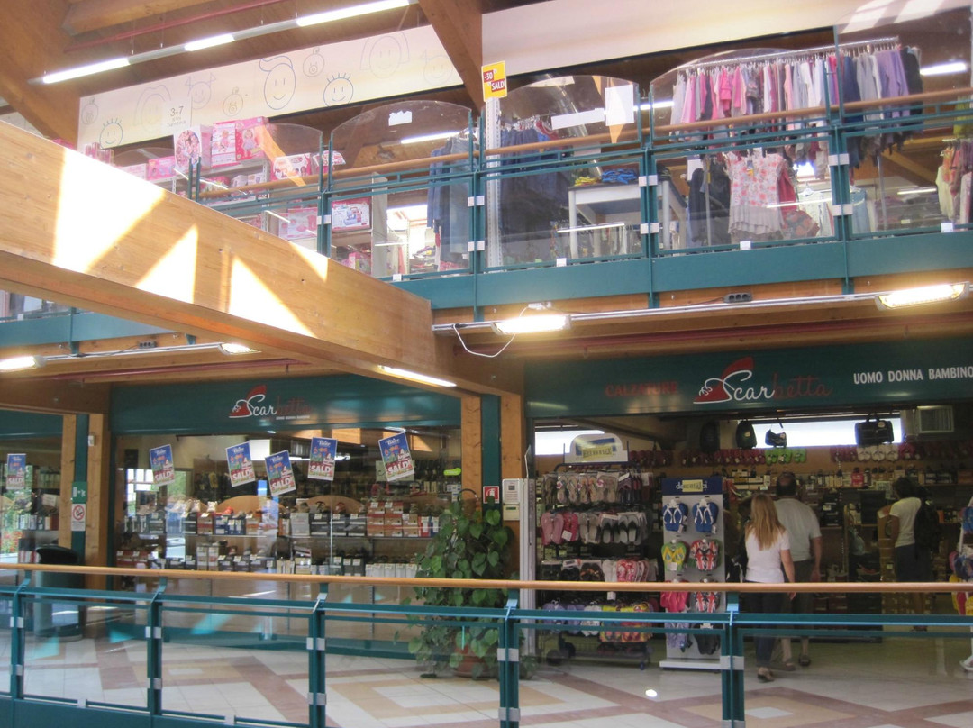 Centro Commerciale Le Baite-乌尔克西必去景点