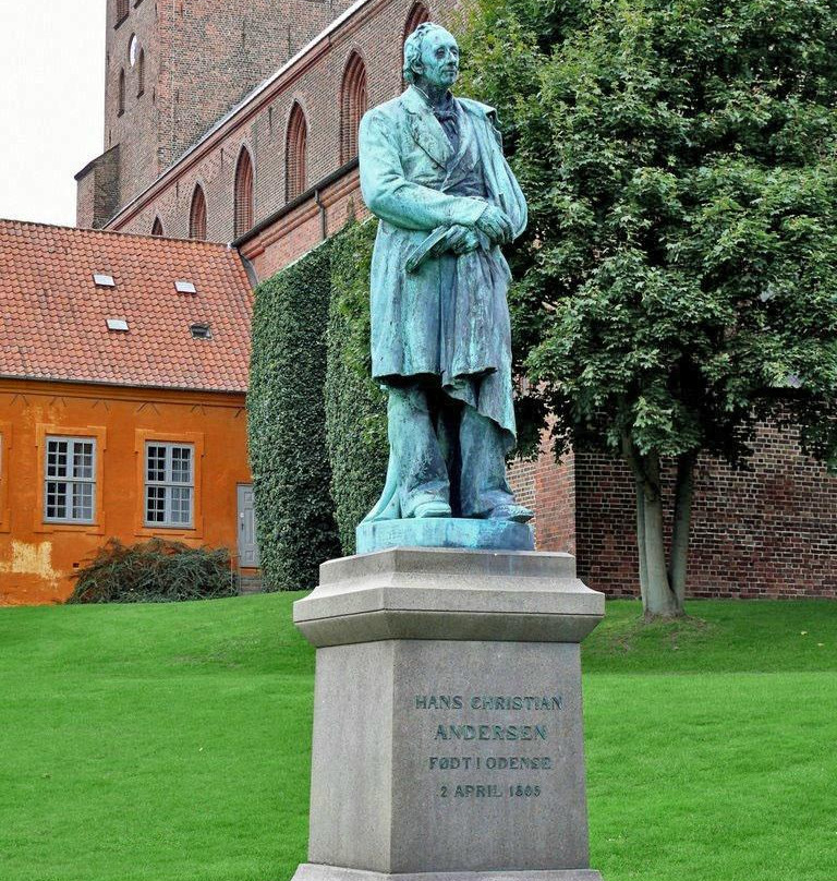 Hans Christian Andersen Statue-欧登塞必去景点