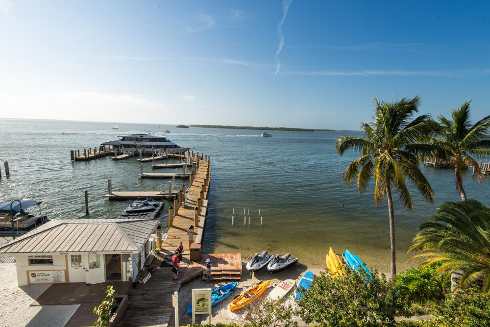 Holiday Adventure Tours and Boat Rental-迈尔斯堡海滩必去景点