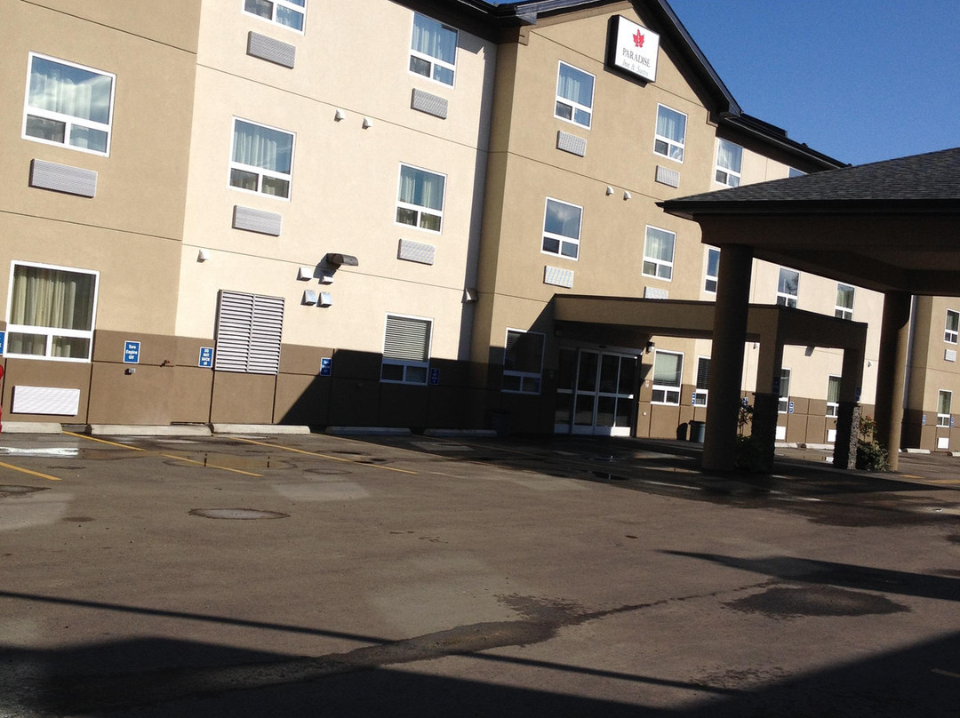 Paradise Inn & Suites Redwater主图