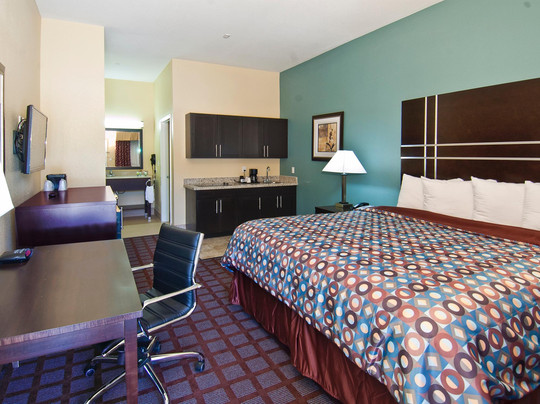 Executive Inn and Suites主图