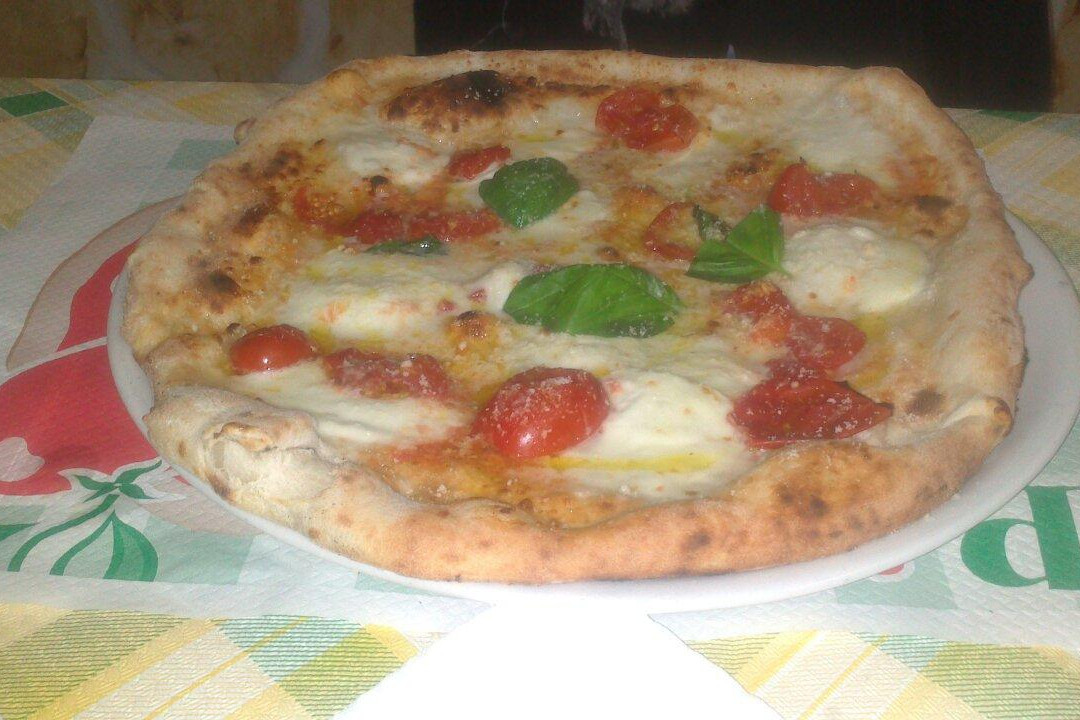 Acerra餐馆和美食-Pizzeria Bella Napoli