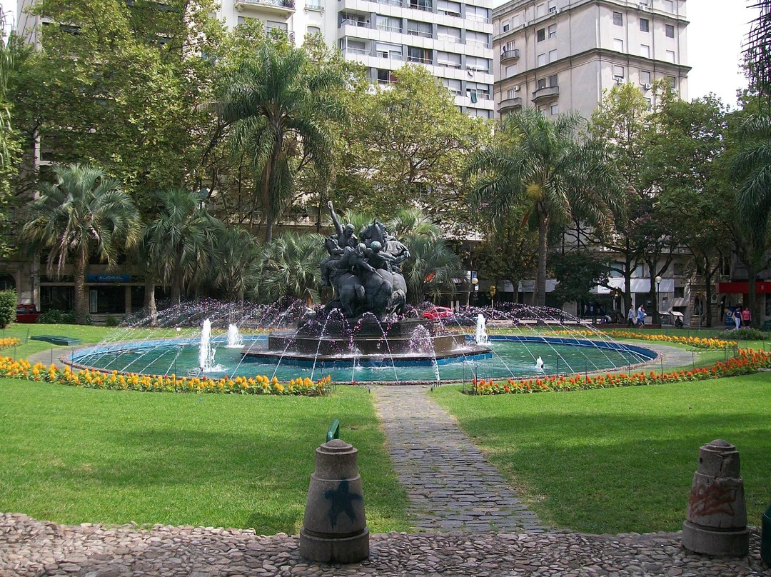 La Plaza Fabini o Plaza del Entrevero-蒙得维的亚必去景点