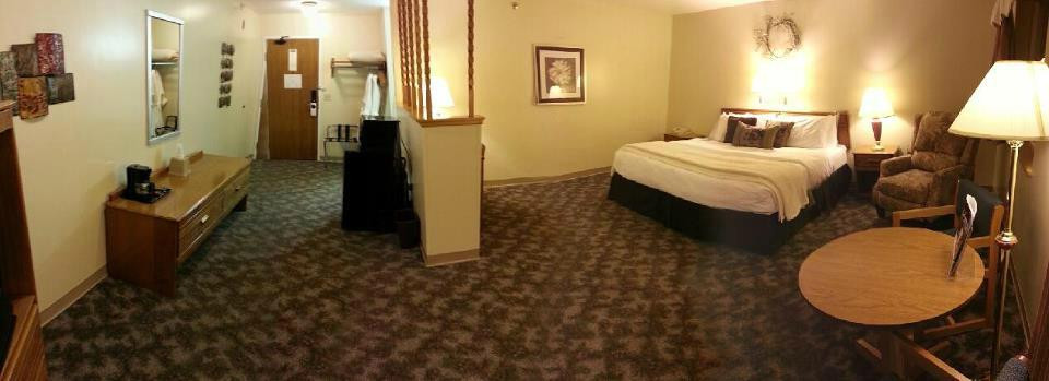 Derby Four Seasons Inn and Suites主图