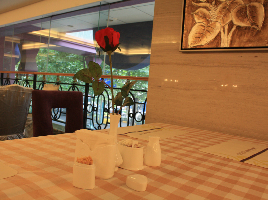 贵阳西湖花园大酒店主图