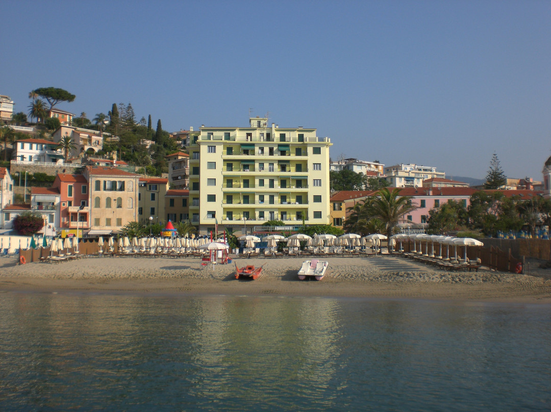 Bussana酒店住宿-Albergo Ideal