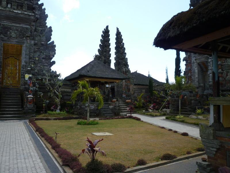 巴度尔湖水女神庙-金塔马尼必去景点