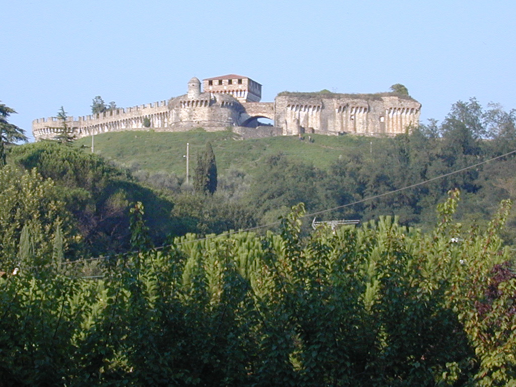 Fortezza di Sarzanello景点图片