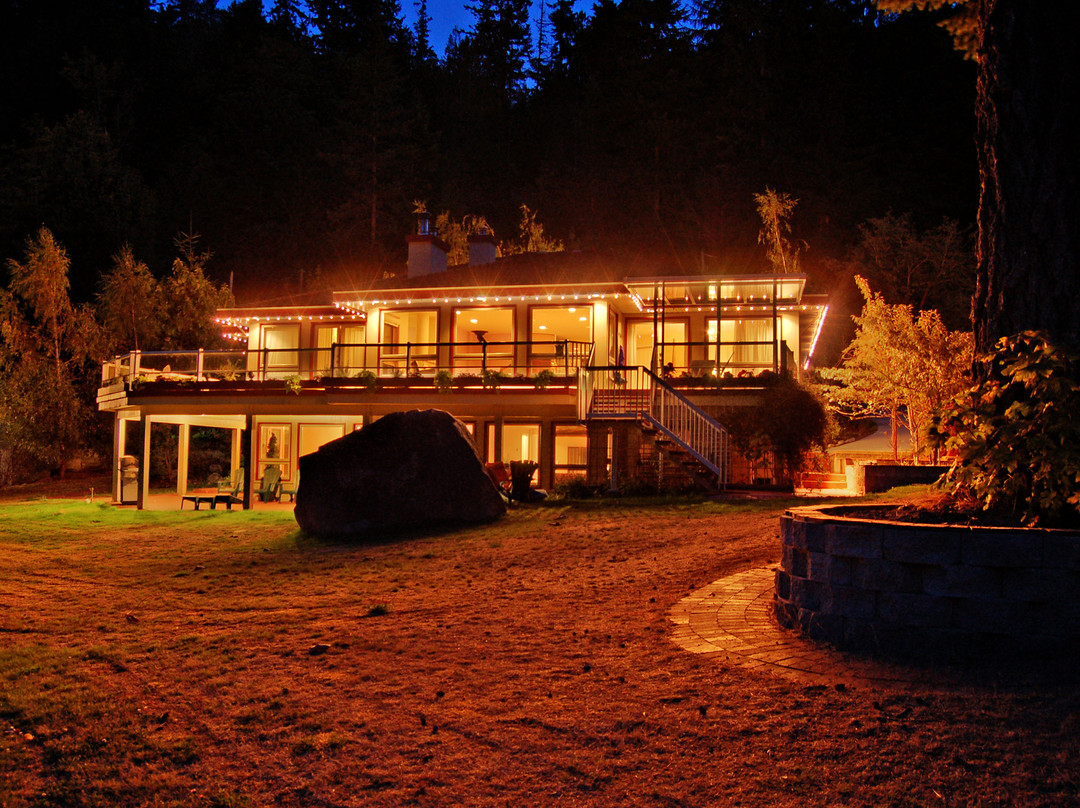Oyster Bay Waterfront Retreat