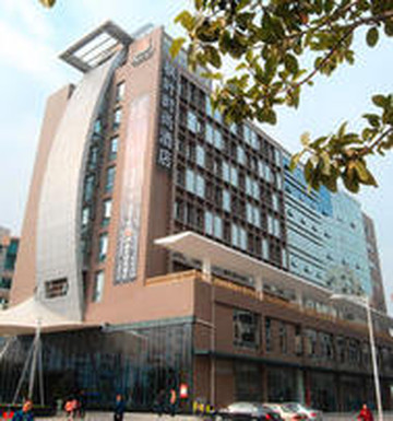 深圳南山中成美爵酒店主图