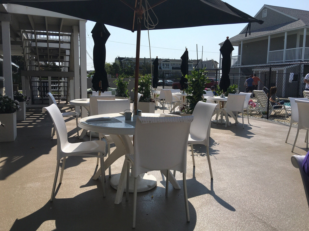 Beaches Cafe at the Ocean House/Three Seasons Motel