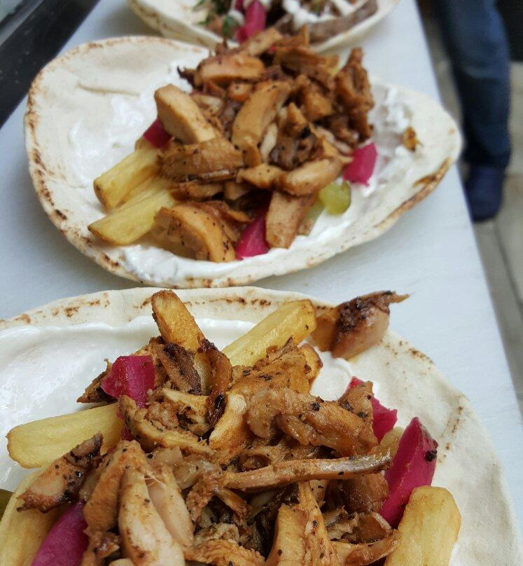 劳埃德明斯特餐馆和美食-Cedar Kabob