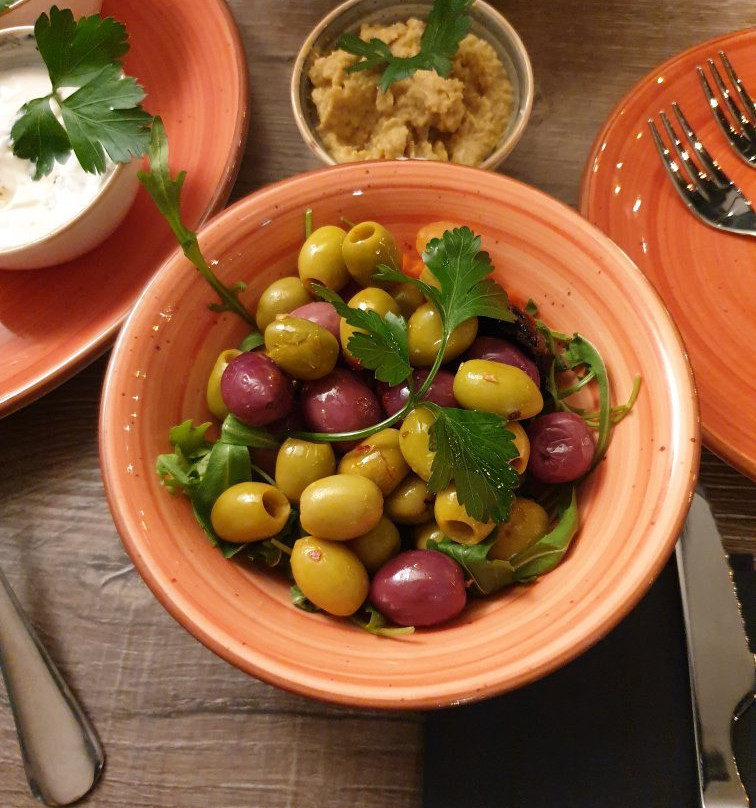 LATIF'S - Frontcooking & Bar