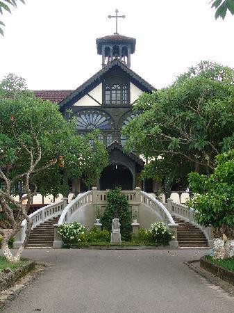 Bishop of Kontum's Building-昆嵩必去景点