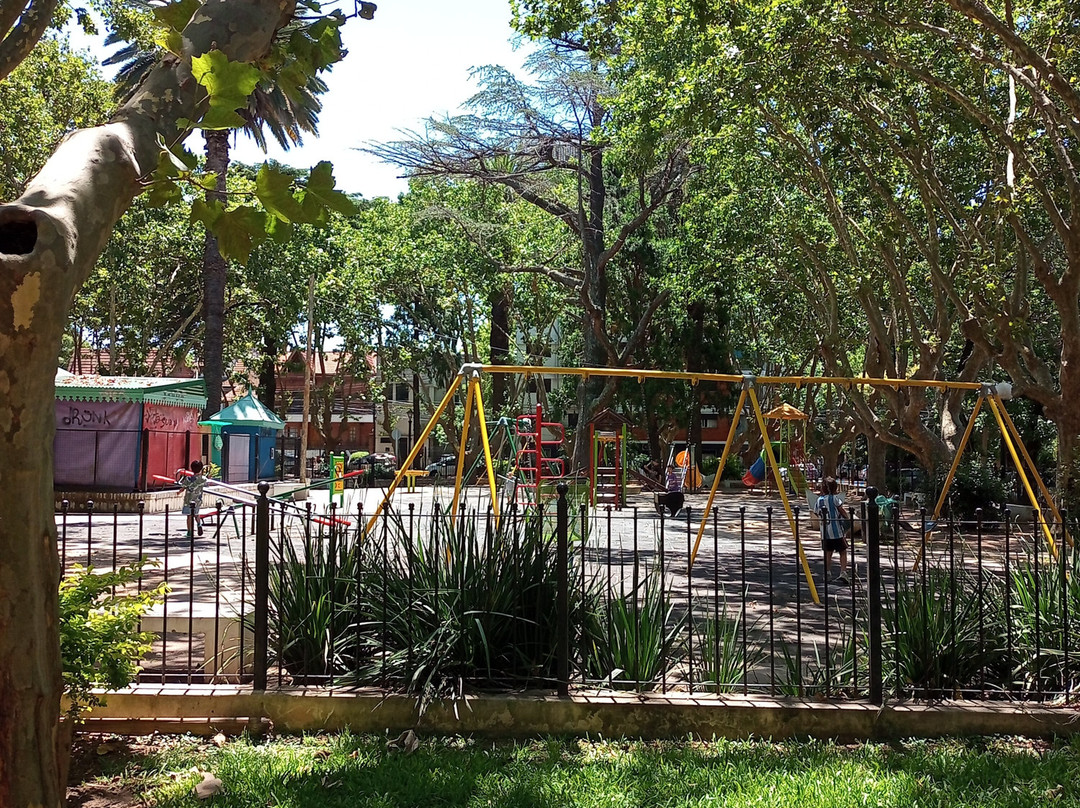 Plaza Vicente López y Planes-Olivos必去景点