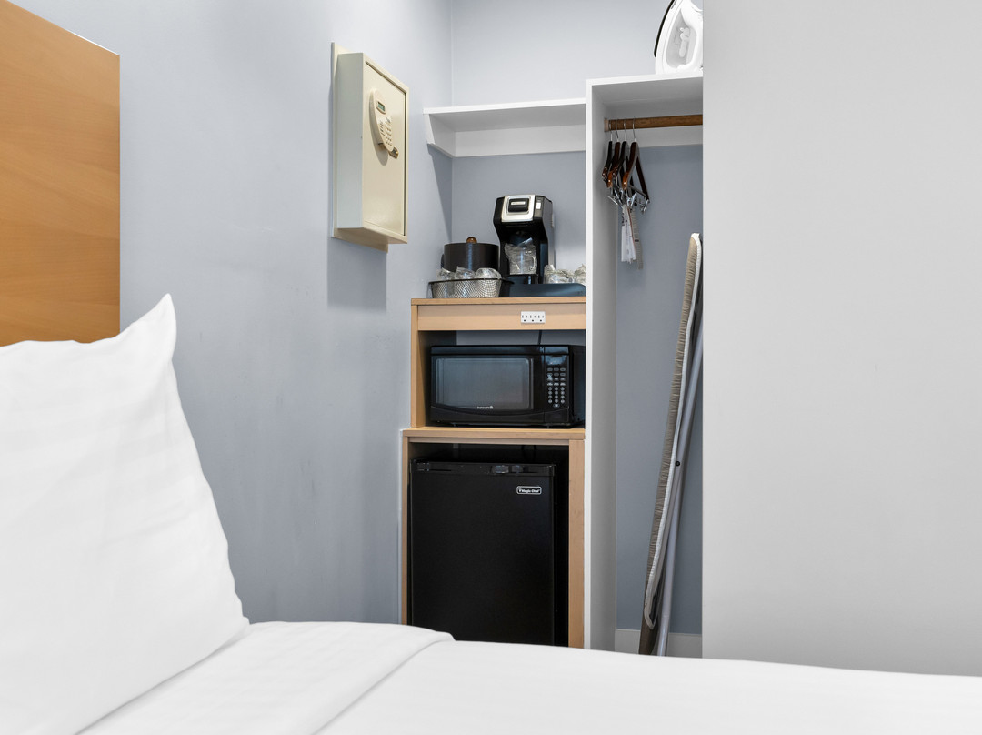 米尔伍德套房酒店主图