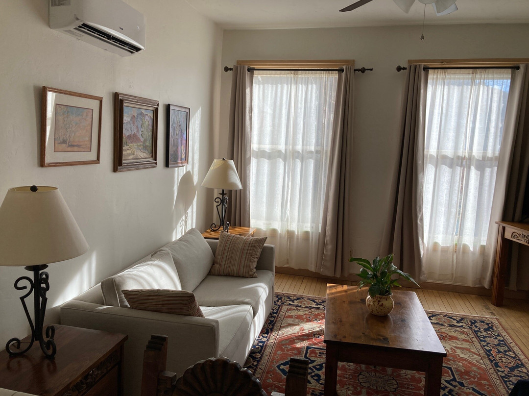 The Canyon Rose Hotel主图