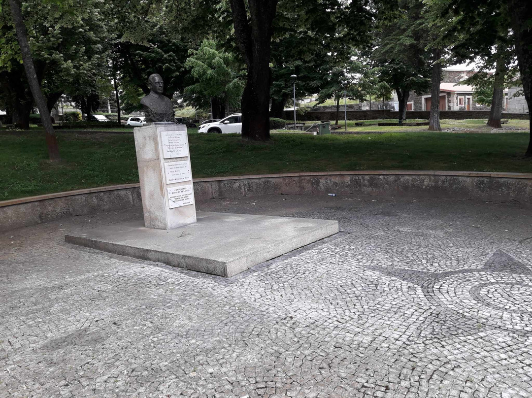 Busto Do Soldado Milhões景点图片