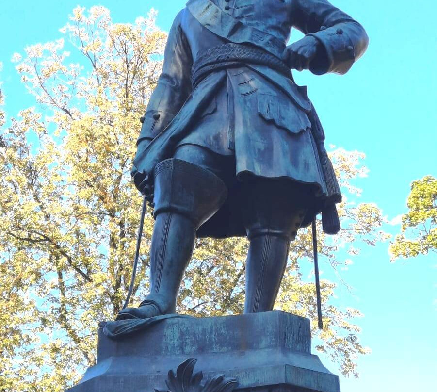 Monument to Peter the Great the Founder of Kronstadt景点图片