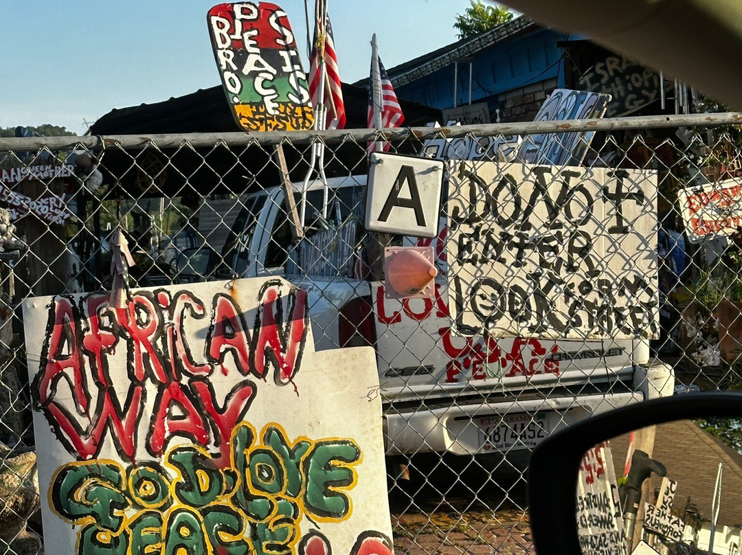 Joe Minter's African Village in America景点图片