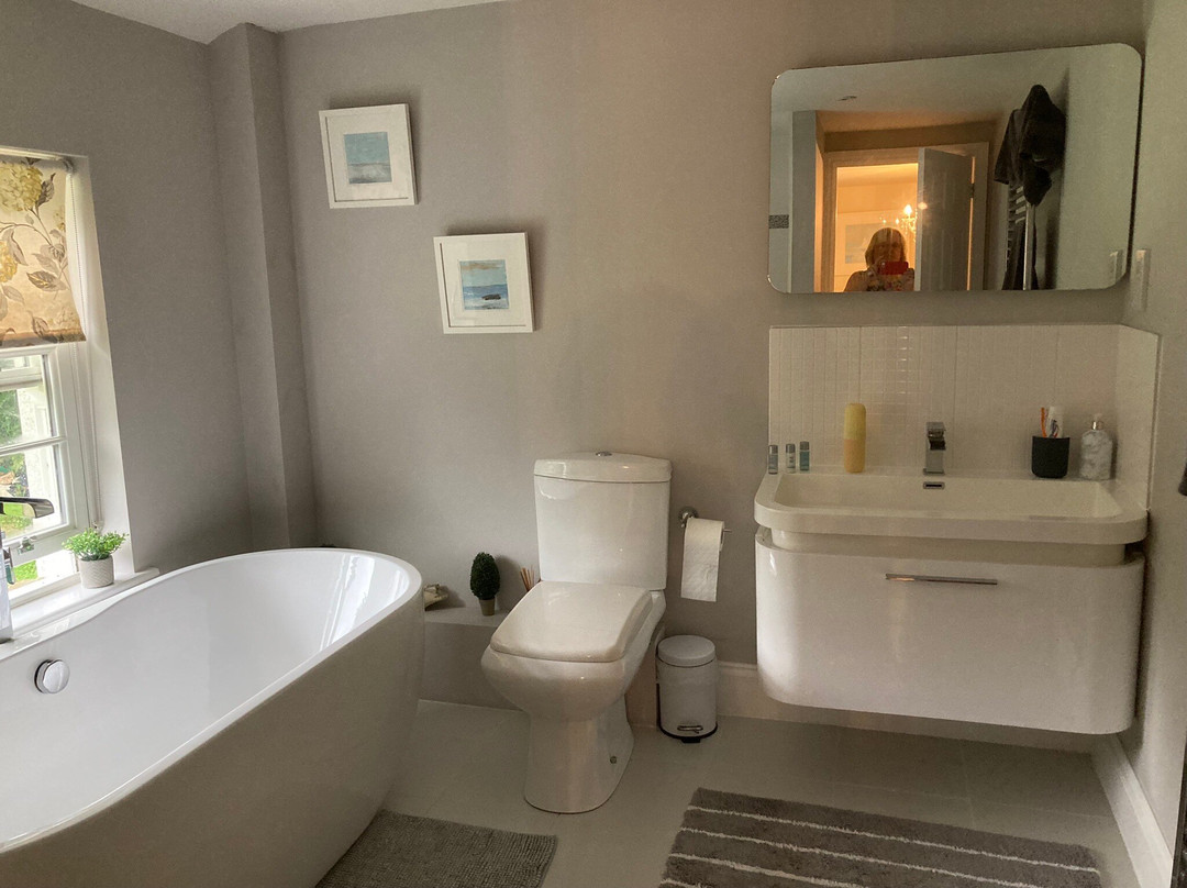 Caroe Farmhouse主图