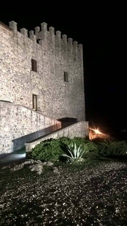 Castello dei Principi Sanseverino-官方