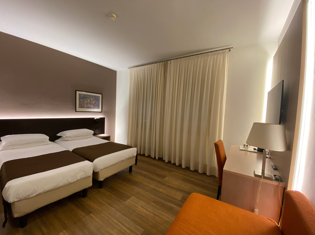Hotel Carlton主图