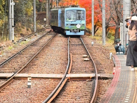 睿山电车红叶隧道-京都市必去景点