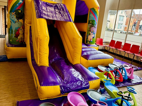 Supreme Bouncy Castles-普尔必去景点