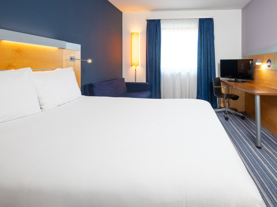 快捷假日斯蒂夫尼奇酒店主图