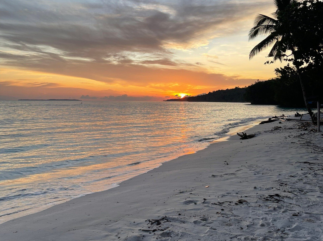 Anggopi Beach-Biak必去景点