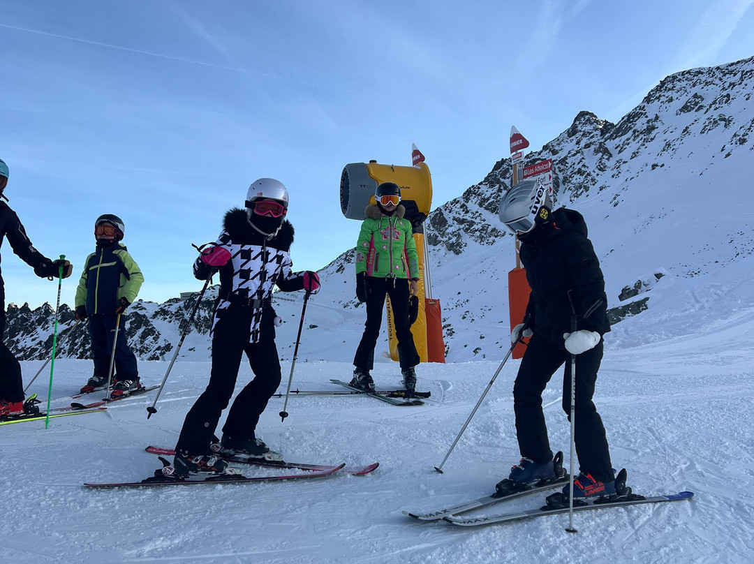 Element Ski School景点图片