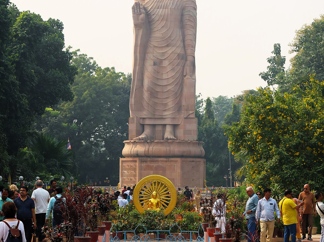 Statue of Standing Buddha景点图片