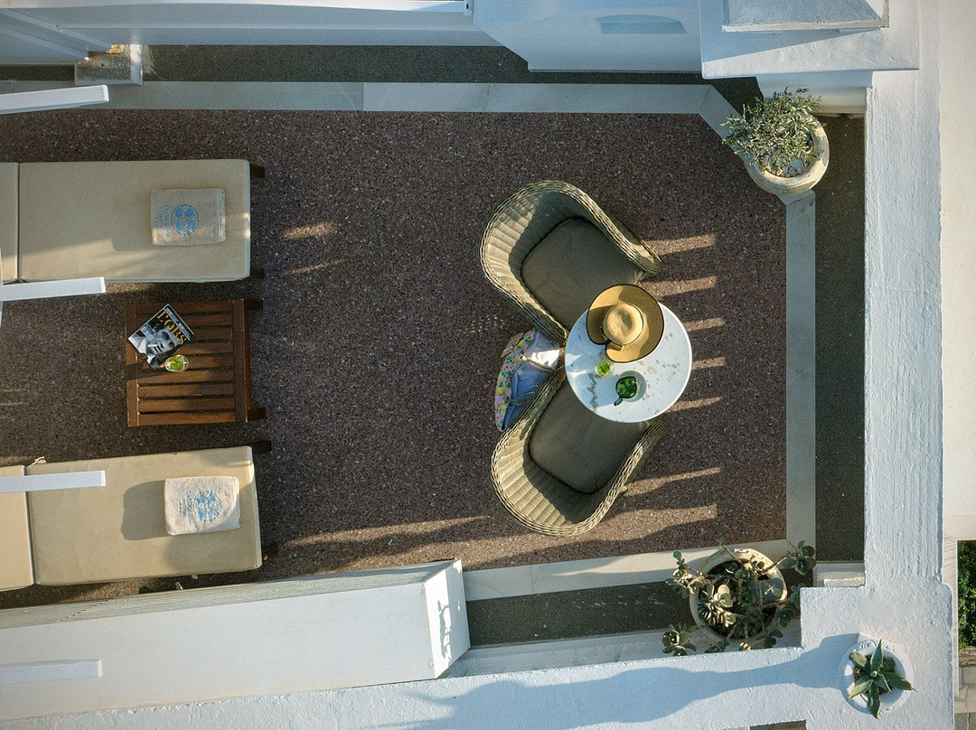 Aneroussa Beach Hotel主图