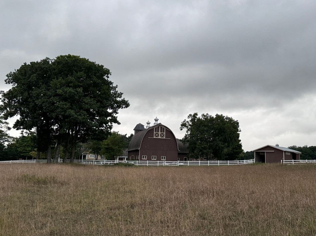 Otis Harbor Springs主图