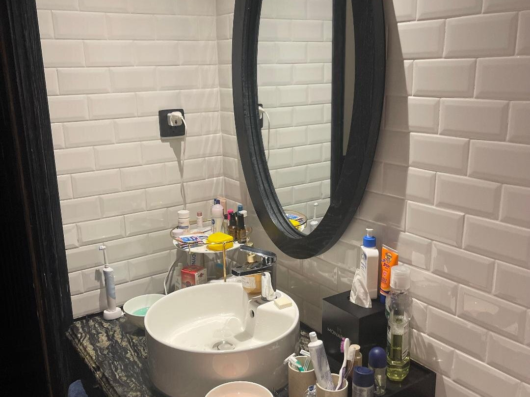 Monarque Hotel主图