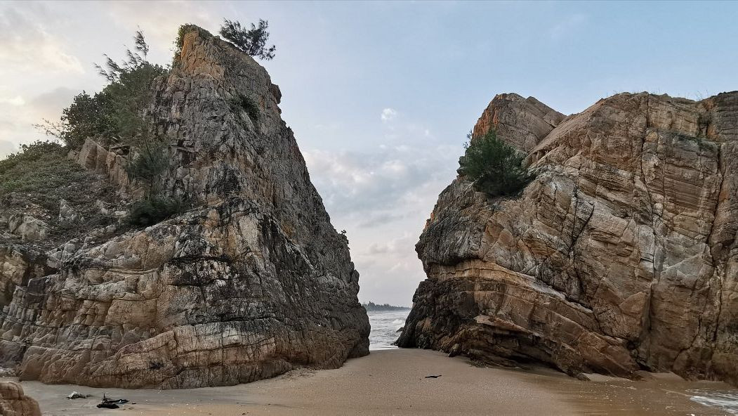 Bai Da Nhay (Jumping rock beach)-洞海必去景点