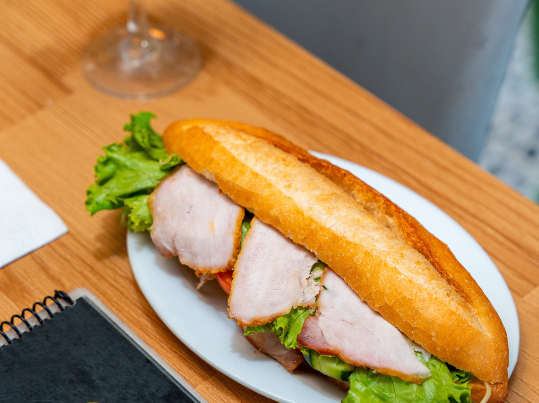 Bánh Mì Win Win & Restaurant