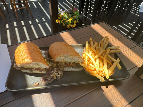 Riley's on Sutter Grill and Bar