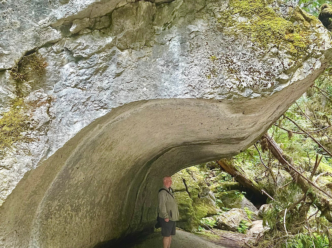 Little Huson Cave Park景点图片