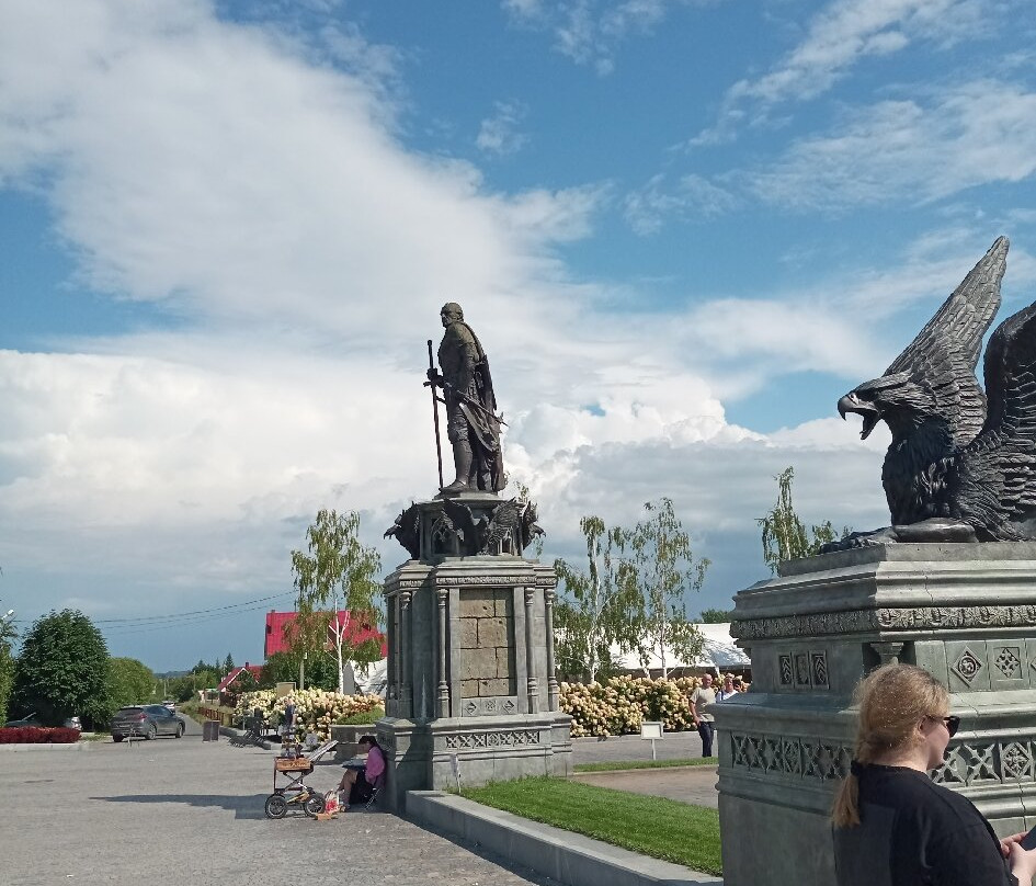 Garibaldi Castle-Khryashchevka必去景点