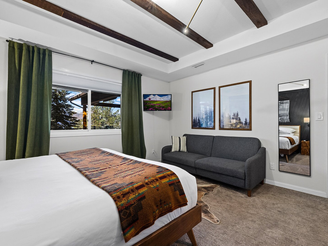 Juniper Lodge & Treehouses主图