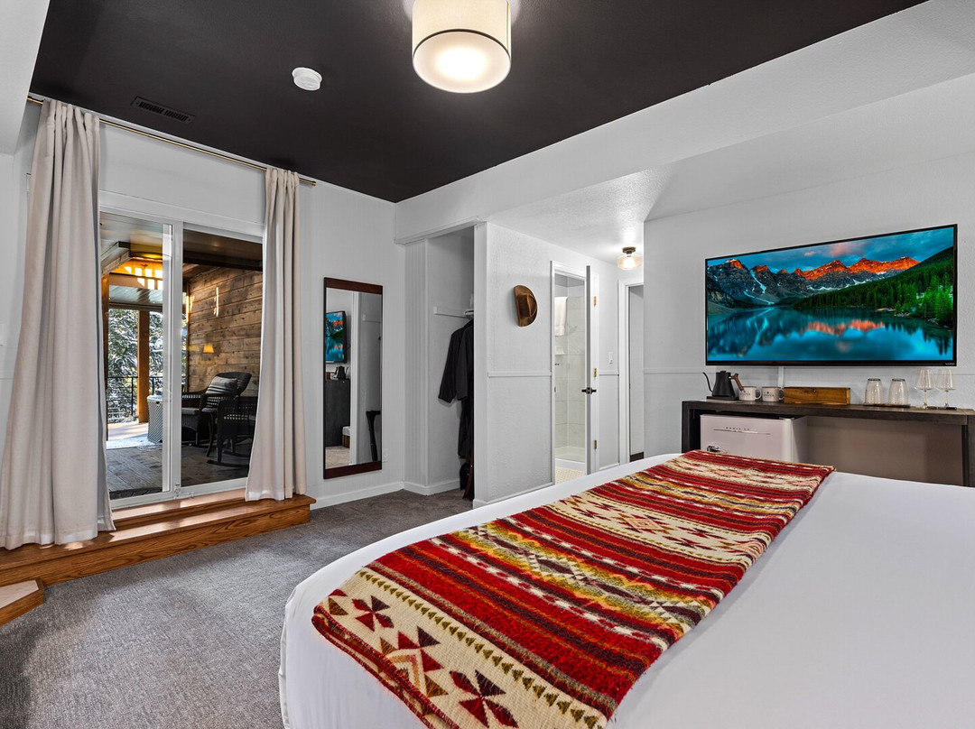 Juniper Lodge & Treehouses主图