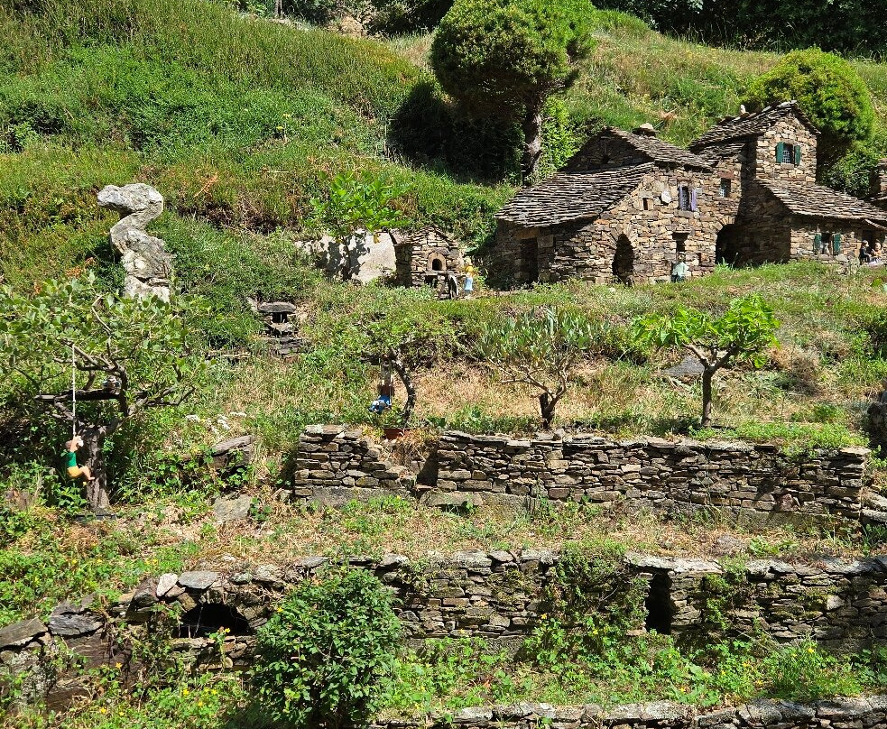 Le Ron Des Fades Village Miniature-Dompnac必去景点