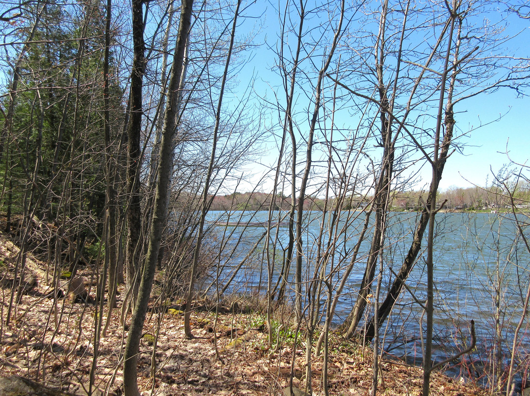 Lake St. Augustin Waterfront Park-St Augustin de Desmaures必去景点